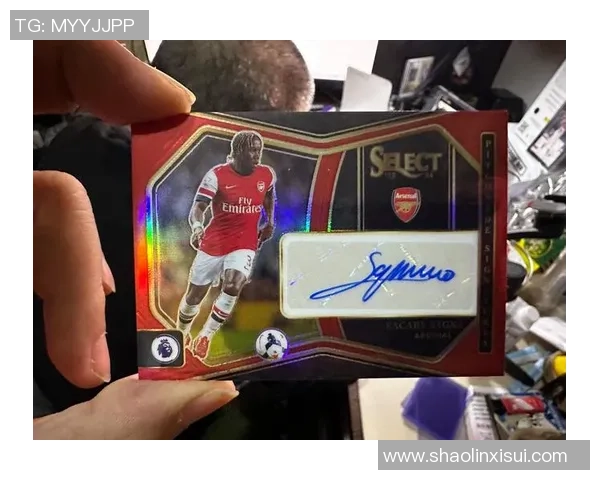 足球双签球星卡市场价值解析一张多少钱如何影响收藏热度